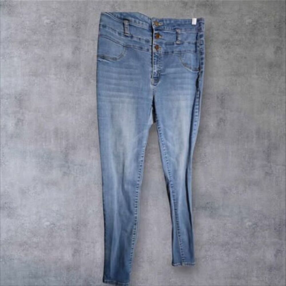 Refuge Triple Button Jeans Size 8 (S60)